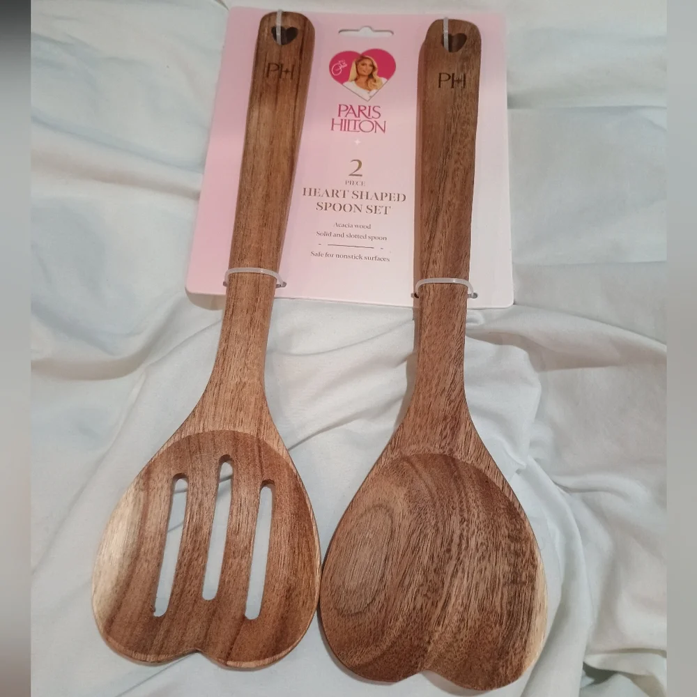 New Paris Hilton Brown Wooden Heart Shaped Spoon 2 Set